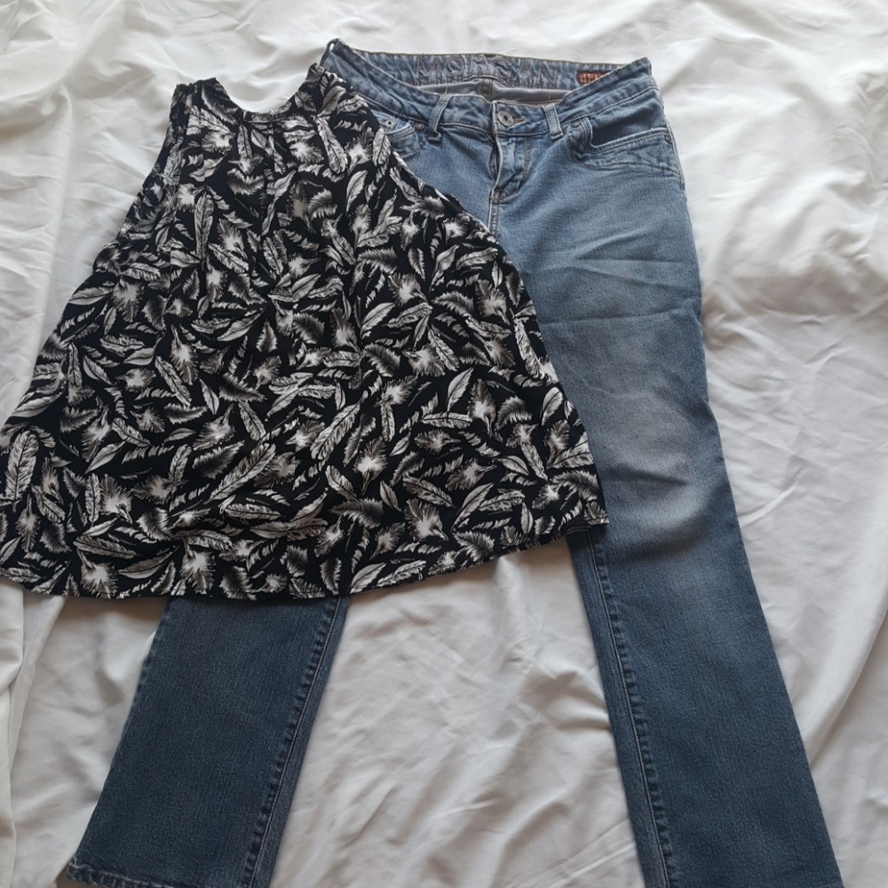 Bundle Delias Morgan jeans and sleevless flowy top
